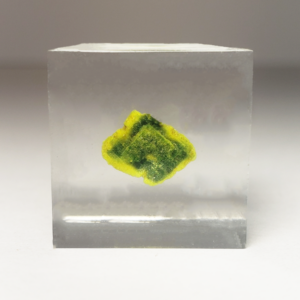 Uranium Resin Cube 0.75"