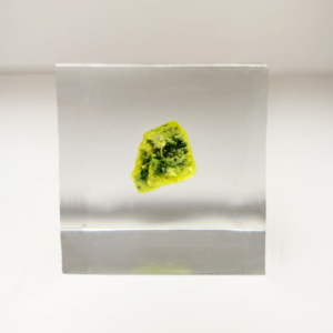 Uranium Resin Cube 1"