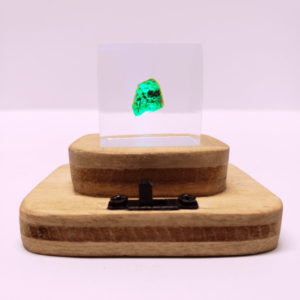 Uranium Resin Cube 1" with Base